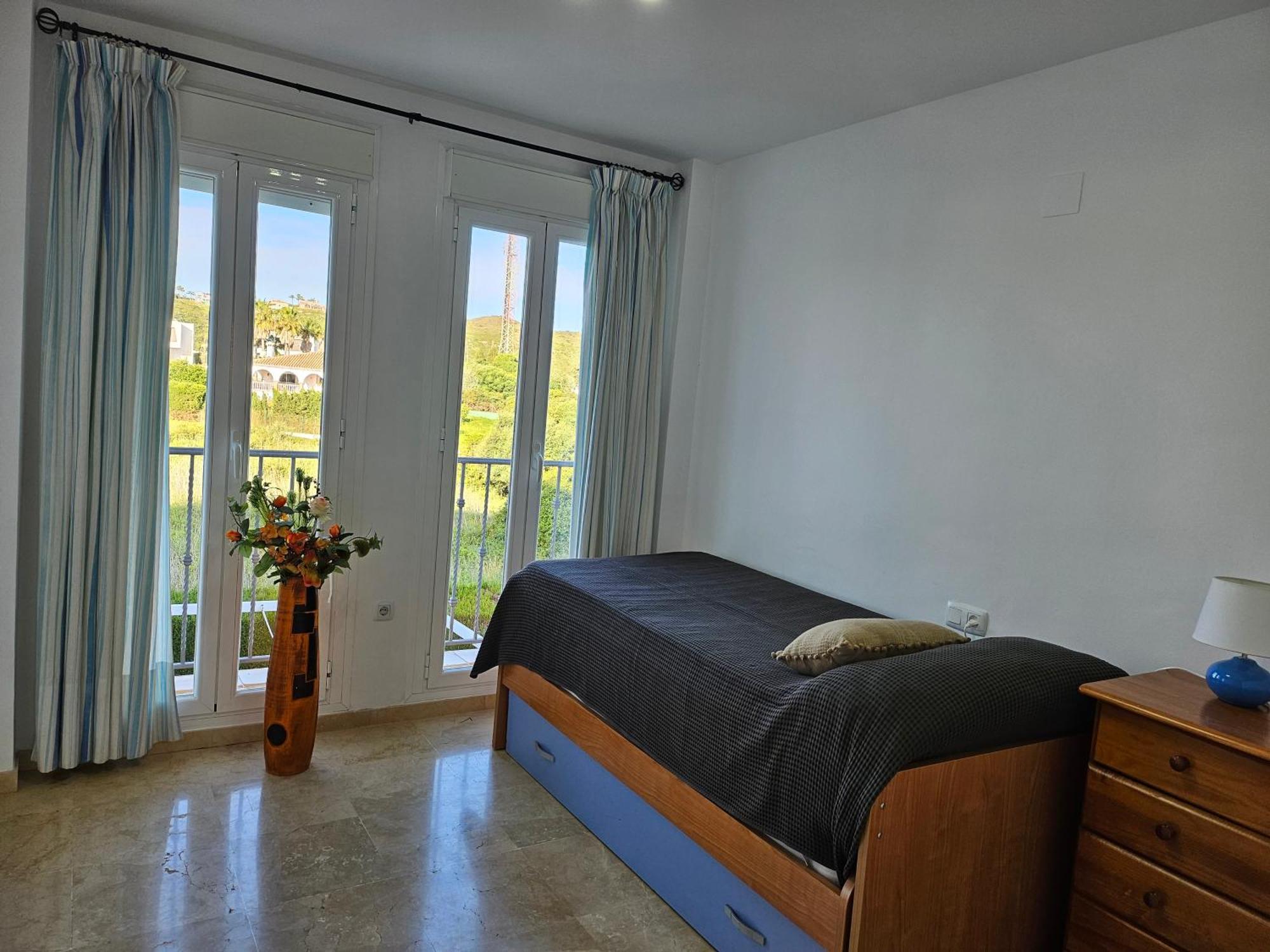 3 Bedrooms With Pool & Parking, Close To Sea And Gibraltar Манилва Экстерьер фото